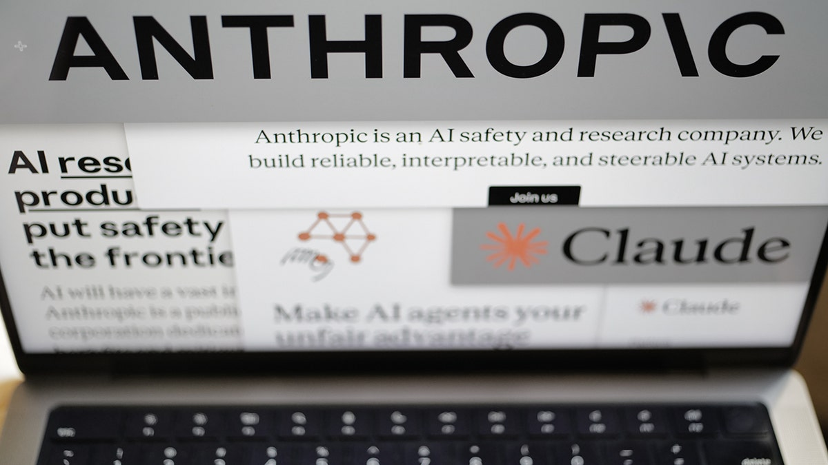 Anthropic“道德罗盘”设计师提议AI过度纠正历史不公：技术能否真正实现社会正义？